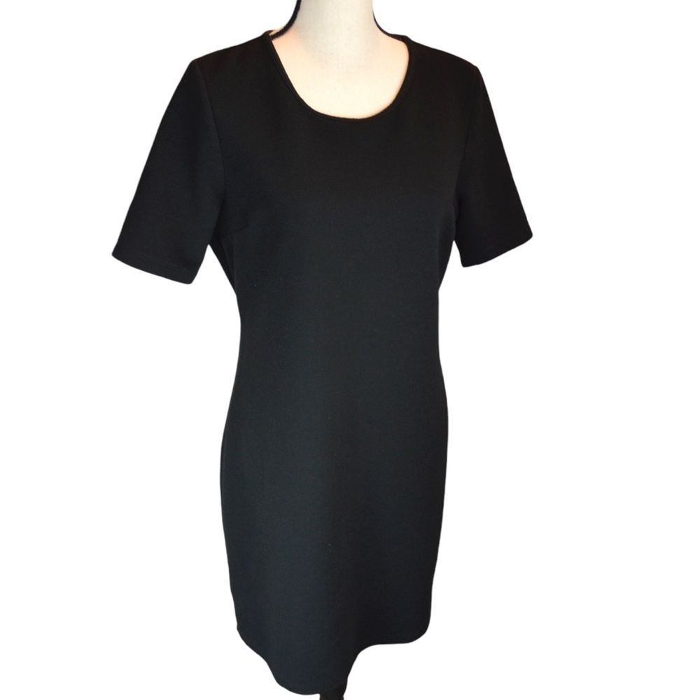 Old Navy Short Sleeve Ponte Knit Classic Black Dress Size Medium Stretch‎ Ribbed